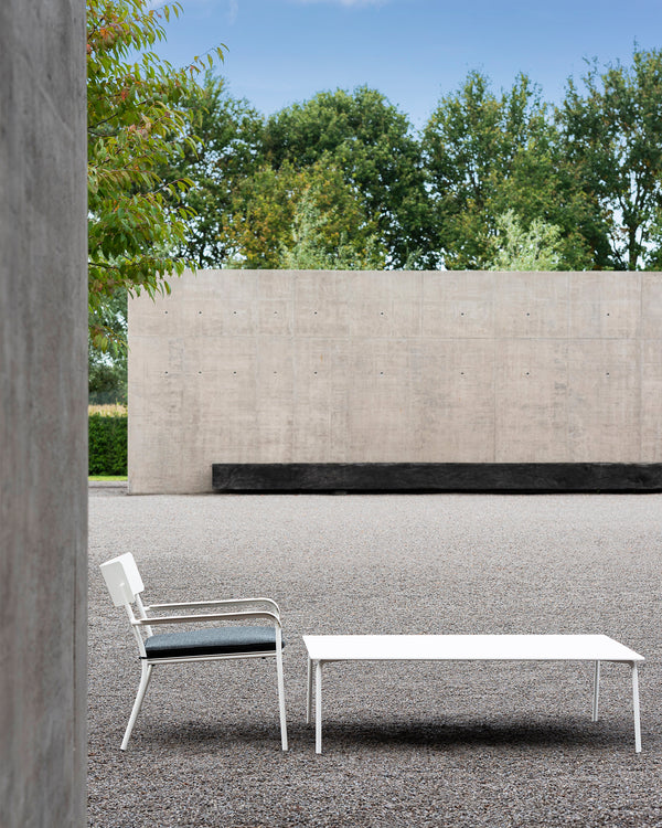 August Outdoor tables & desks