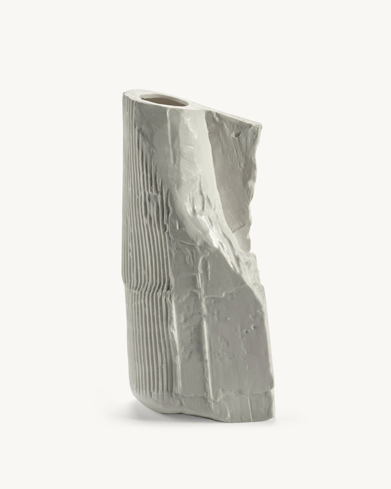 V9024102-005 valerie_objects white dirt